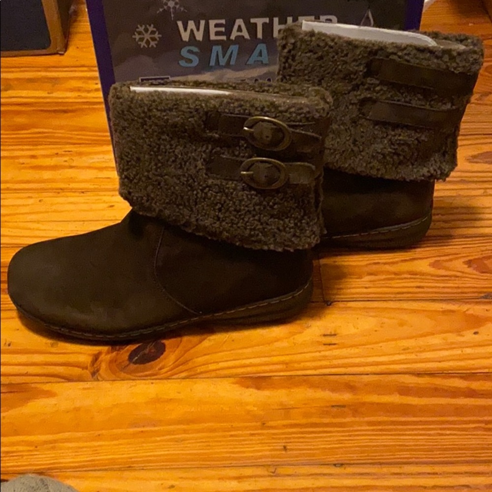 White mountain brown boots sz 10 nib